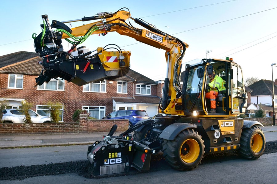 熱銷！JCB PotholePro道路坑洞修補大師！
